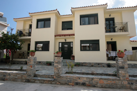 TOPAZ ROOMS & APARTMENTS HOTEL MAIN BUILDING